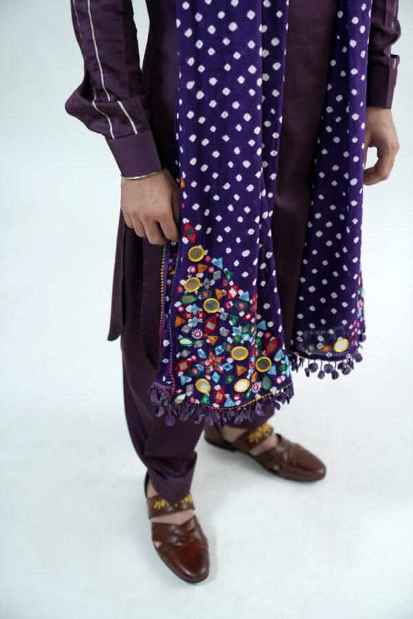Pathani Kurta Set with Bandhani Stole - Image 3