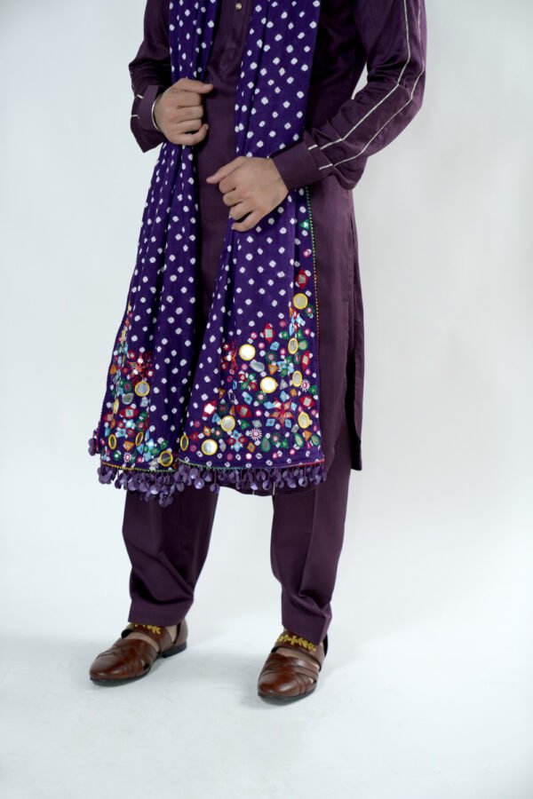 Pathani Kurta Set with Bandhani Stole - Image 2