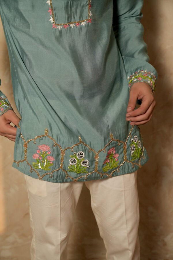 Vibrant Traditions Kurta Set - Image 3