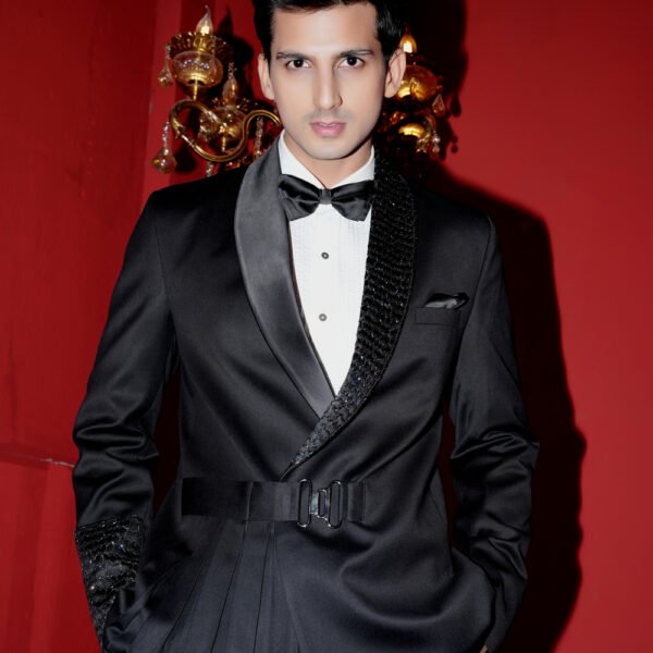 Rogue Black Tuxedo