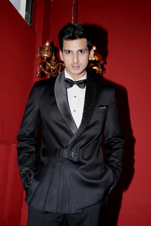 Rogue Black Tuxedo